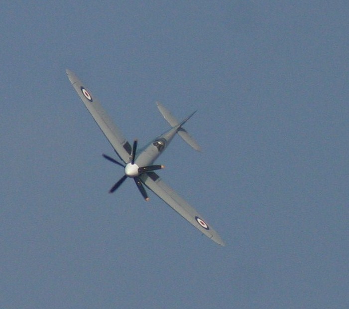 BBMF SPITFIRE RUNNING IN