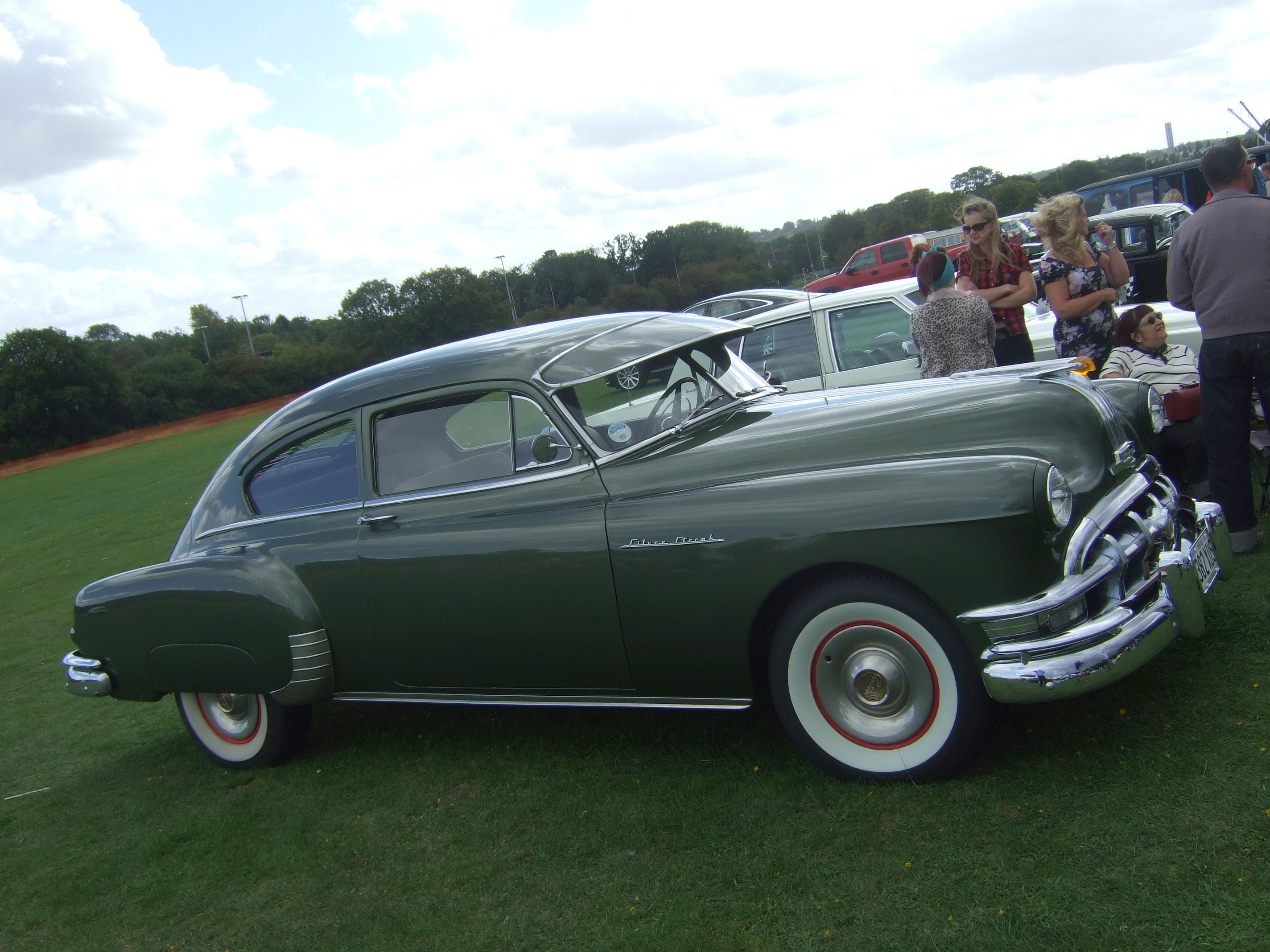 Pontiac Streamliner DeLuxe Sedan Coupe 1950