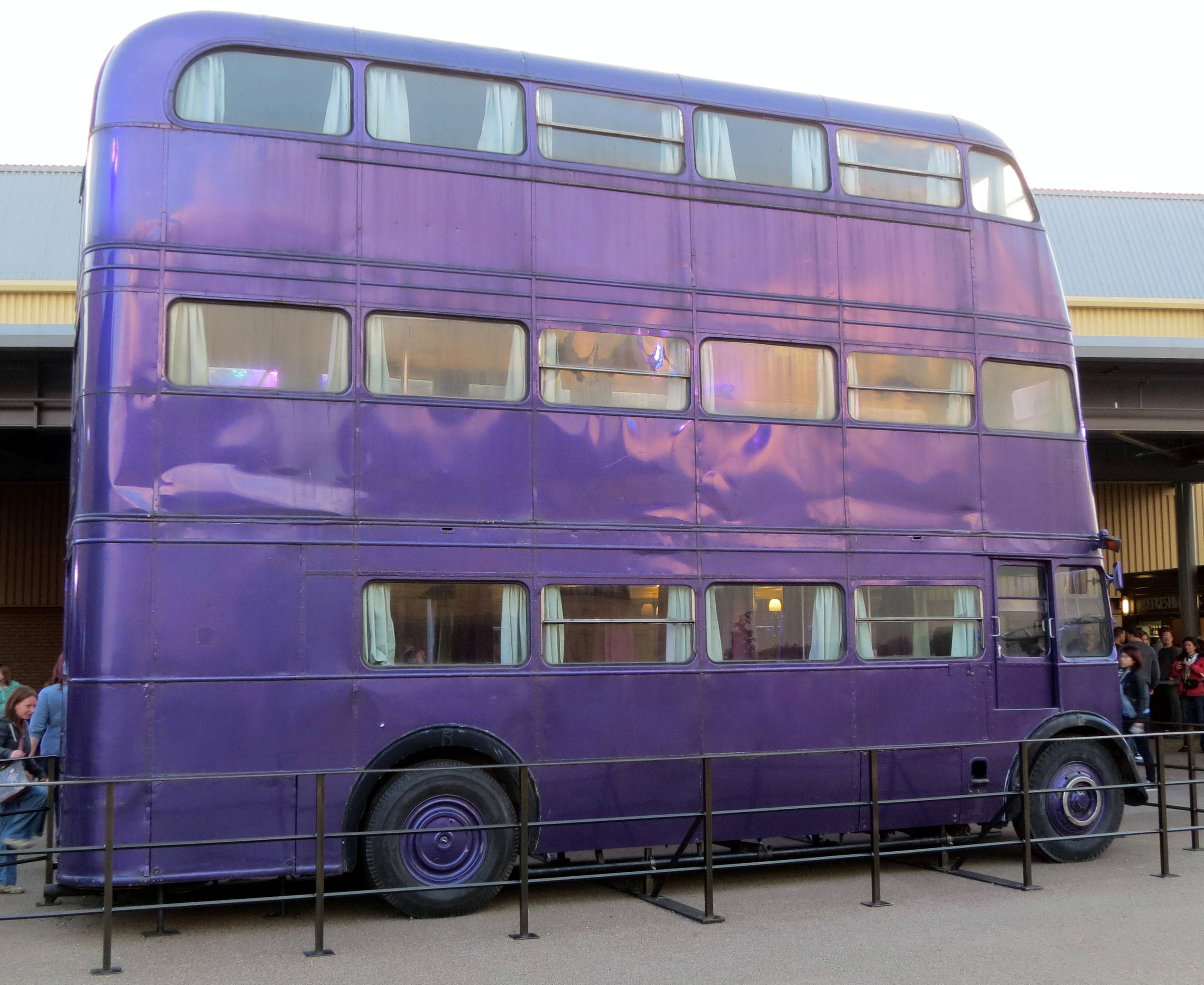 HARRY POTTER studio sets tour ,night Bus