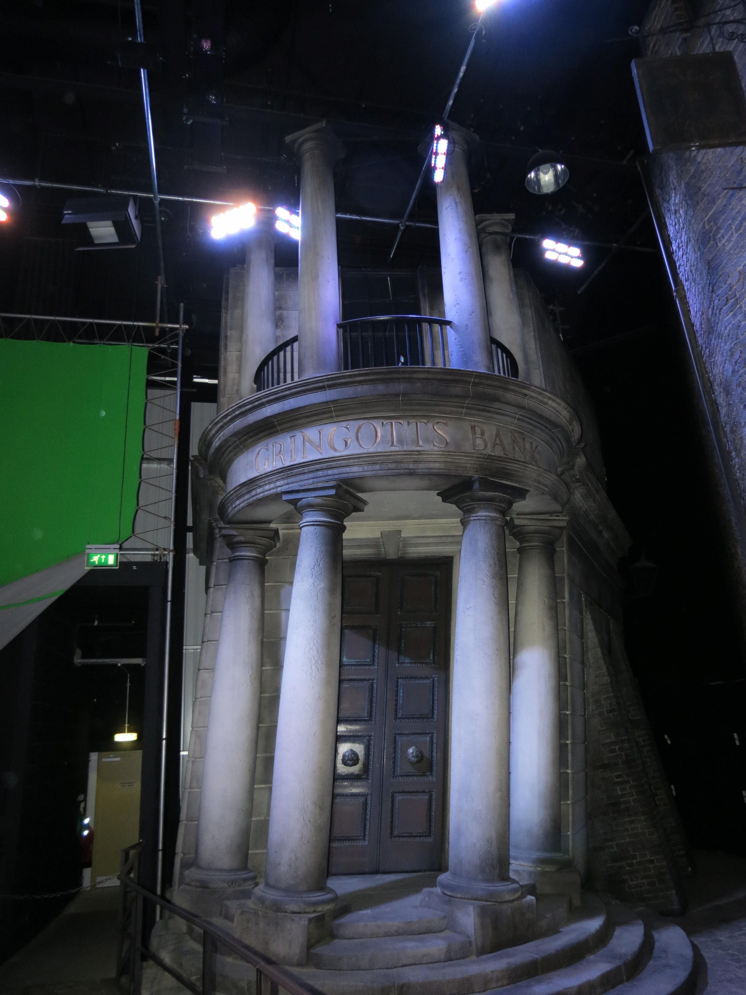 HARRY POTTER studio sets tour , dyagon alley