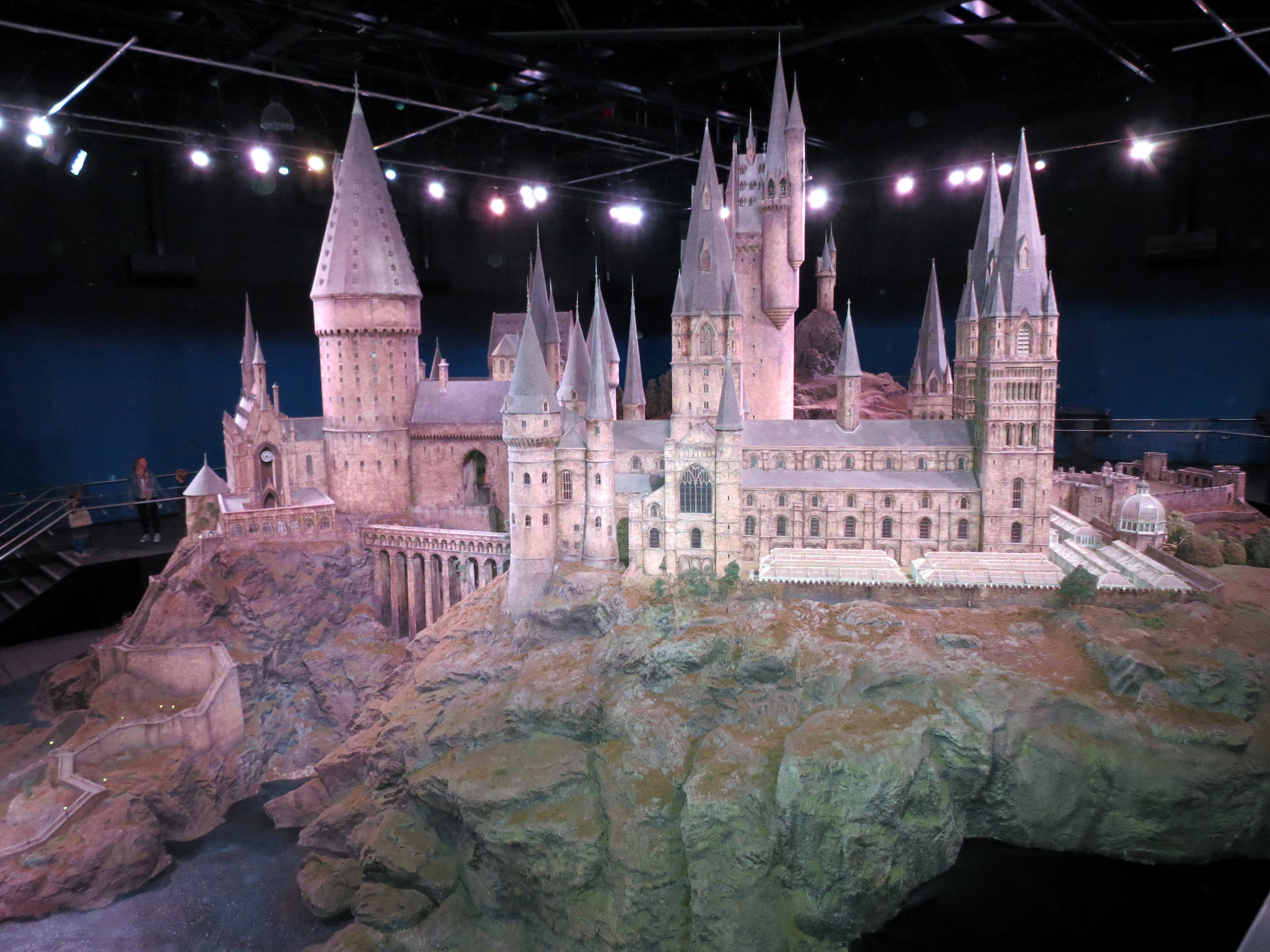 HARRY POTTER studio tour,hogworts castle