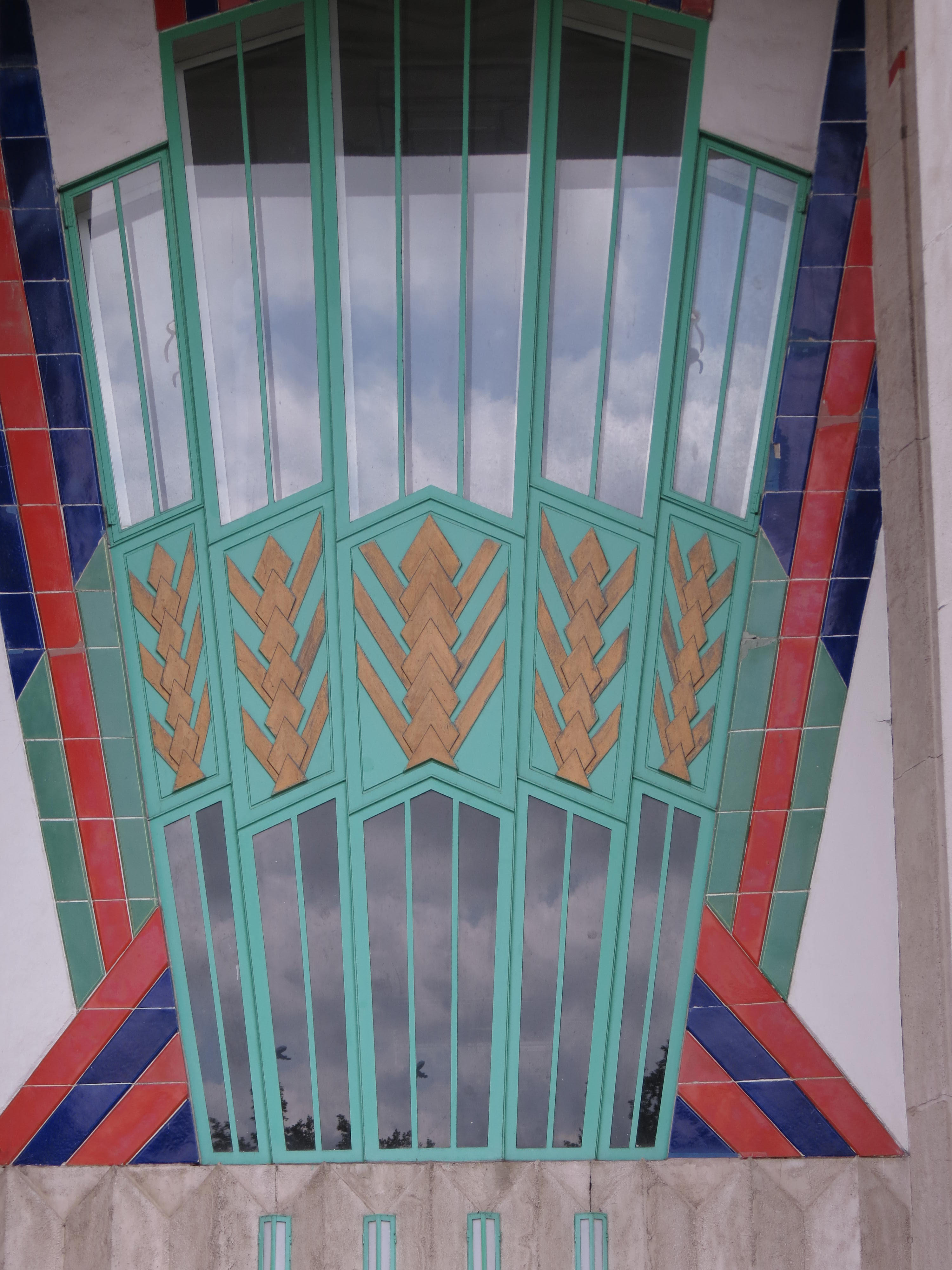 HOOVER BUILDING ,classic art deco