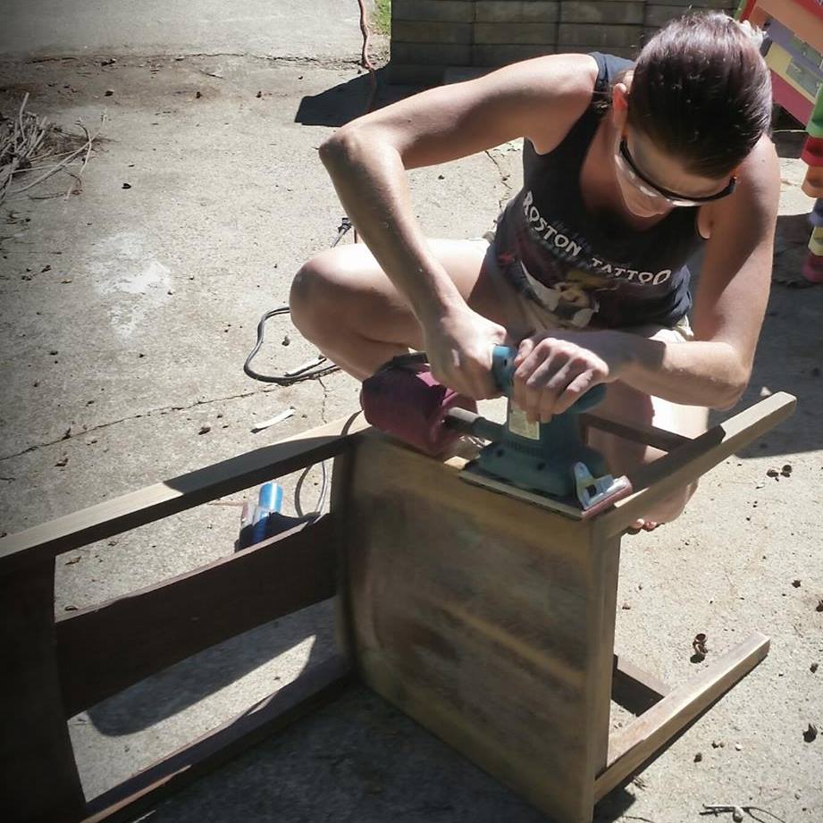 Sanding chair to Apply carving