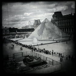 Louvre Queue