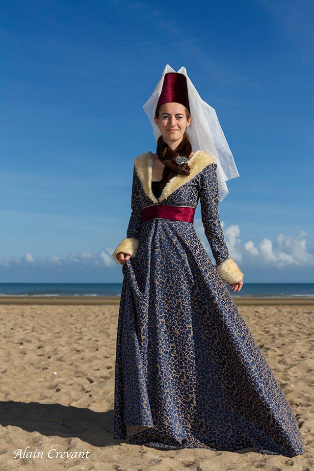 15th century dress Lucrezia Once Upon a Dress 15th century Burgundian dress by
