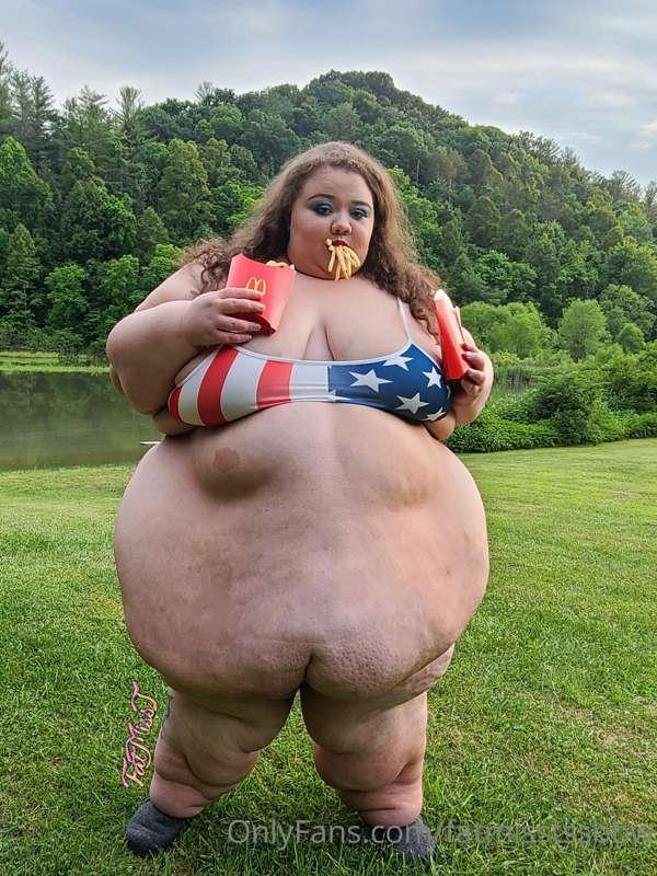 Ssbbw FatmissT By TheMagus717 On DeviantArt ssbbw-fatmisst-by-themagus717-on-deviantart