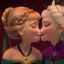 Elsa and Anna Kiss (Frozen)