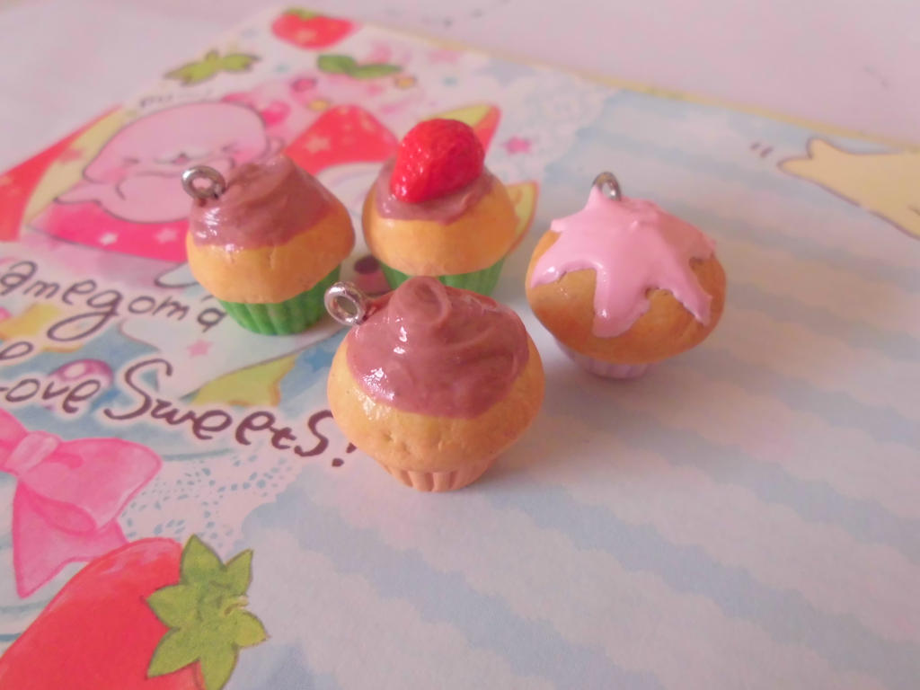 Tiny Cupcake Charms