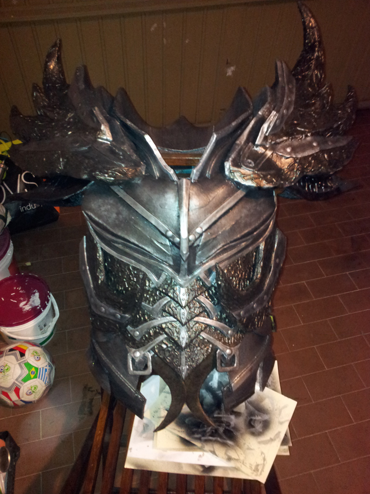 Cosplay Dovahkiin Daedric full armor from Skyrim