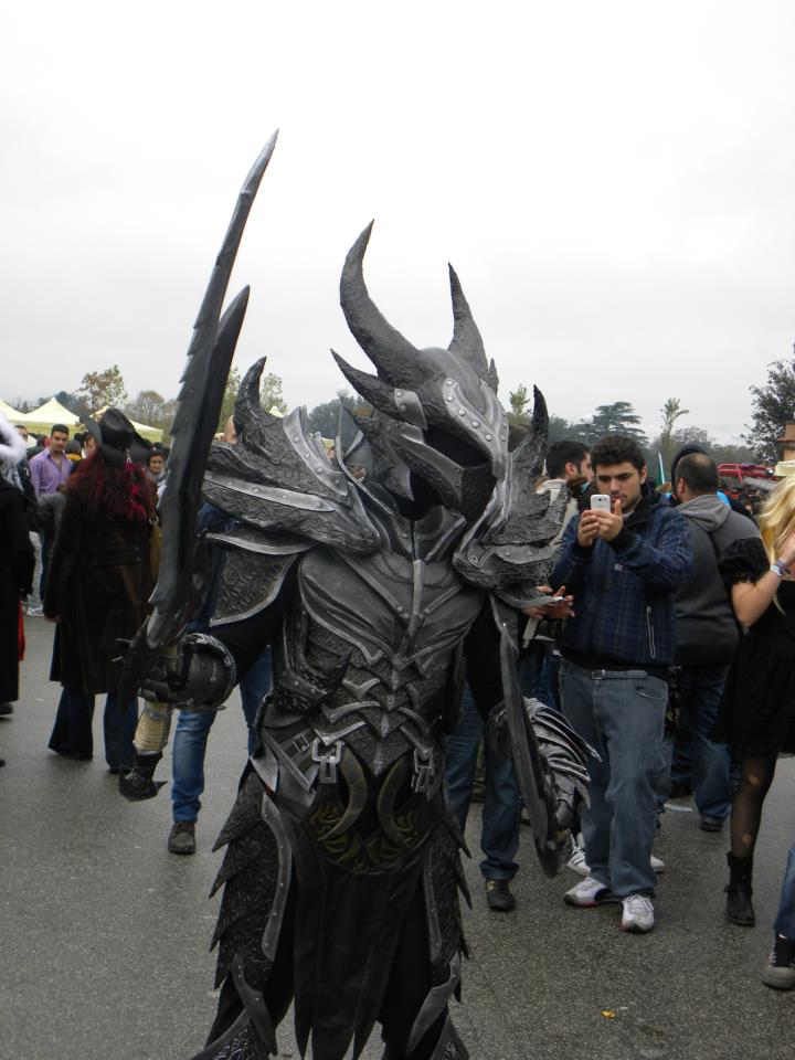 Cosplay Dovahkiin Daedric full armor from Skyrim