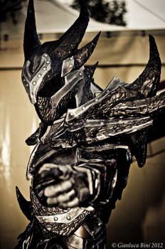 Cosplay Dovahkiin Daedric full armor from Skyrim