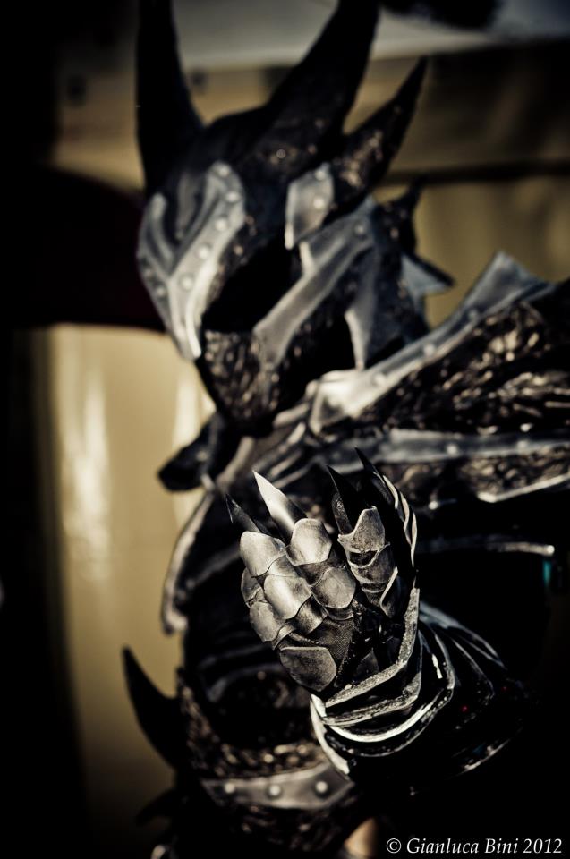 Cosplay Dovahkiin Daedric full armor from Skyrim