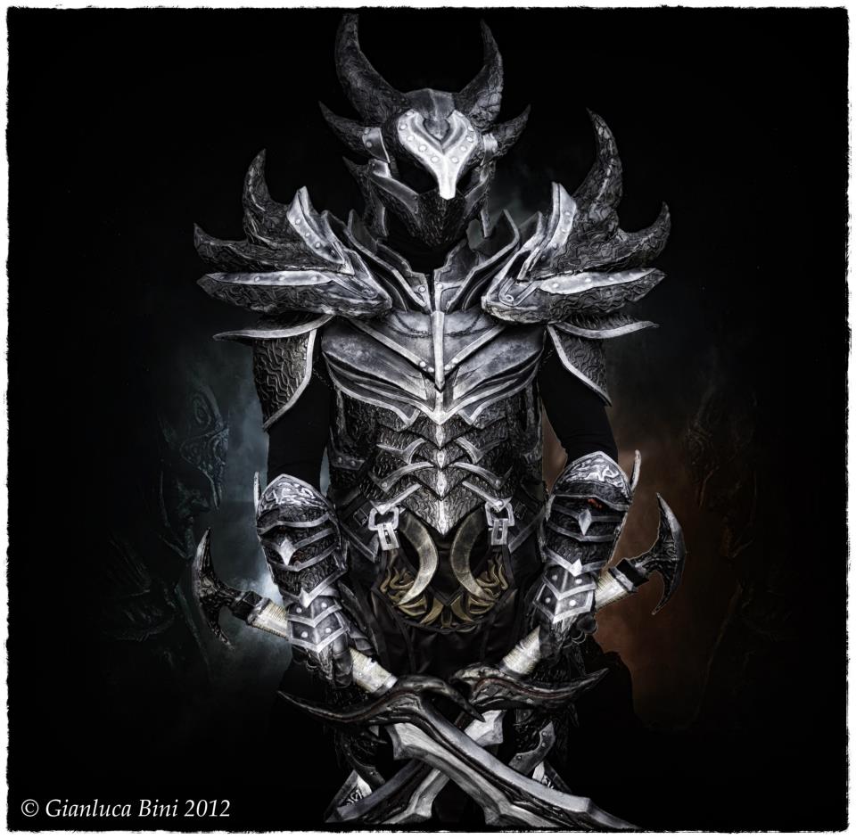 Cosplay Dovahkiin Daedric full armor from Skyrim