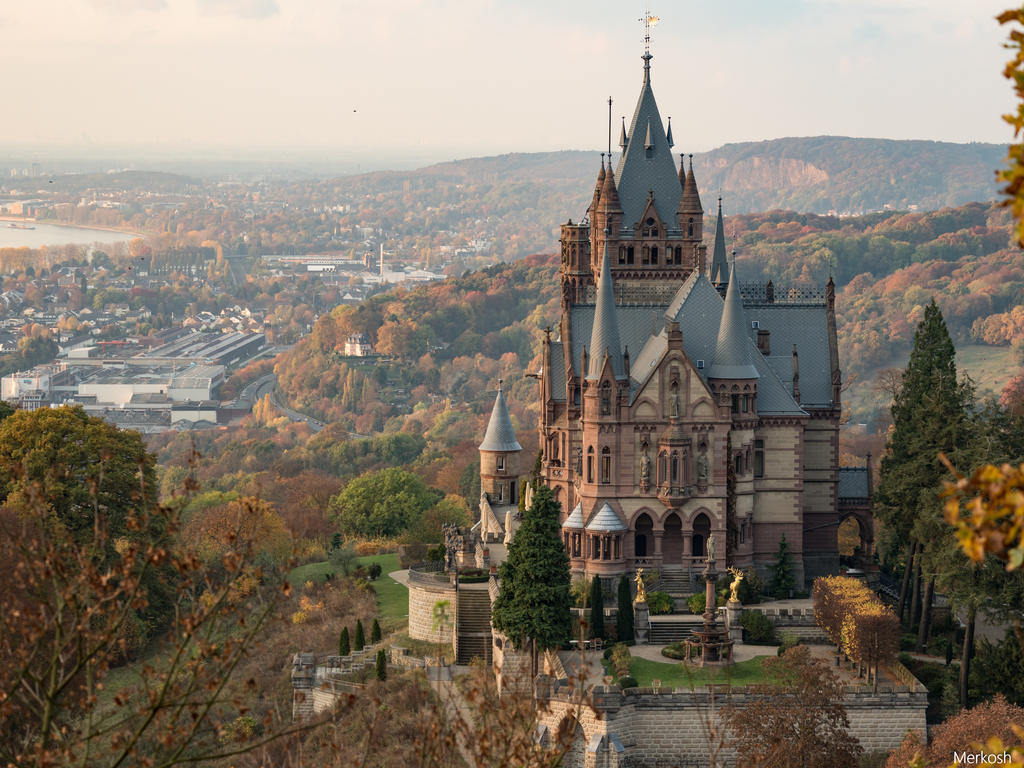 Schloss Drachenburg im Sonnenlicht by Merkosh