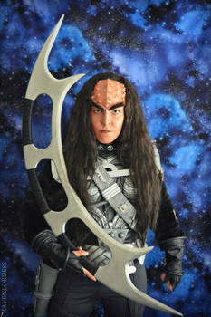 Klingon cosplay with bat'leth