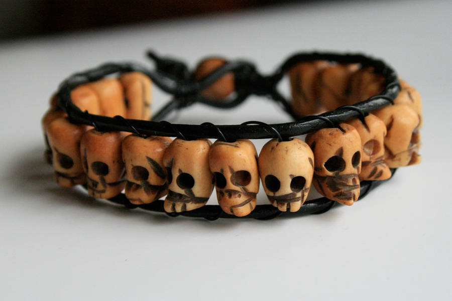 Skull Bracelet with Leather by clroavieg
