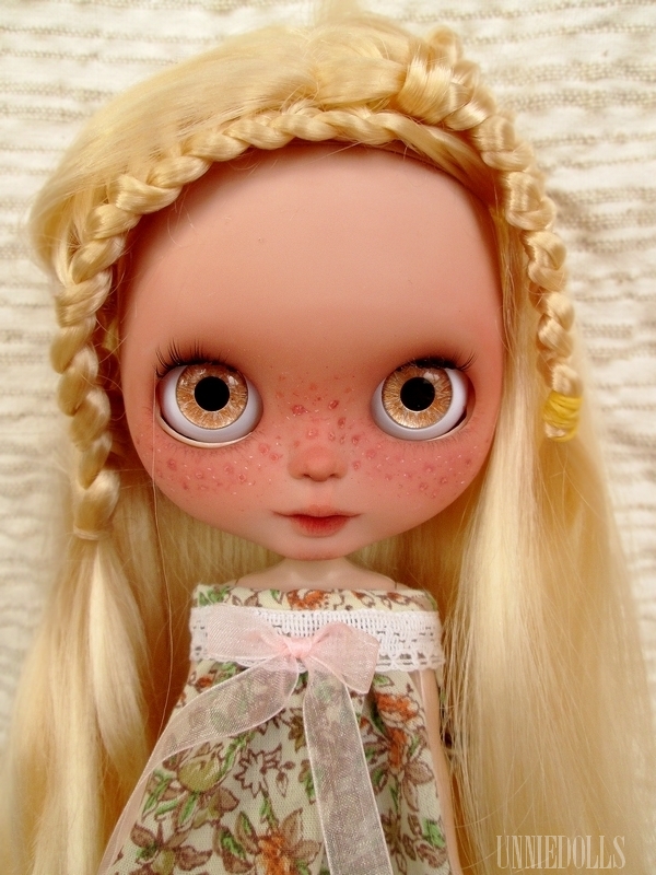 Elena (Custom Blythe doll)