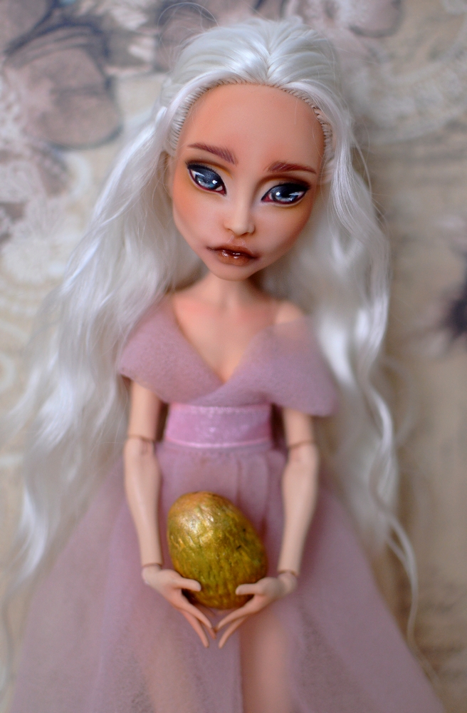 Daenerys Targarien inspired doll