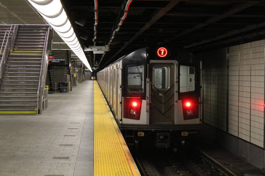 R188 (7) train departing 34th Street-Hudson Yards