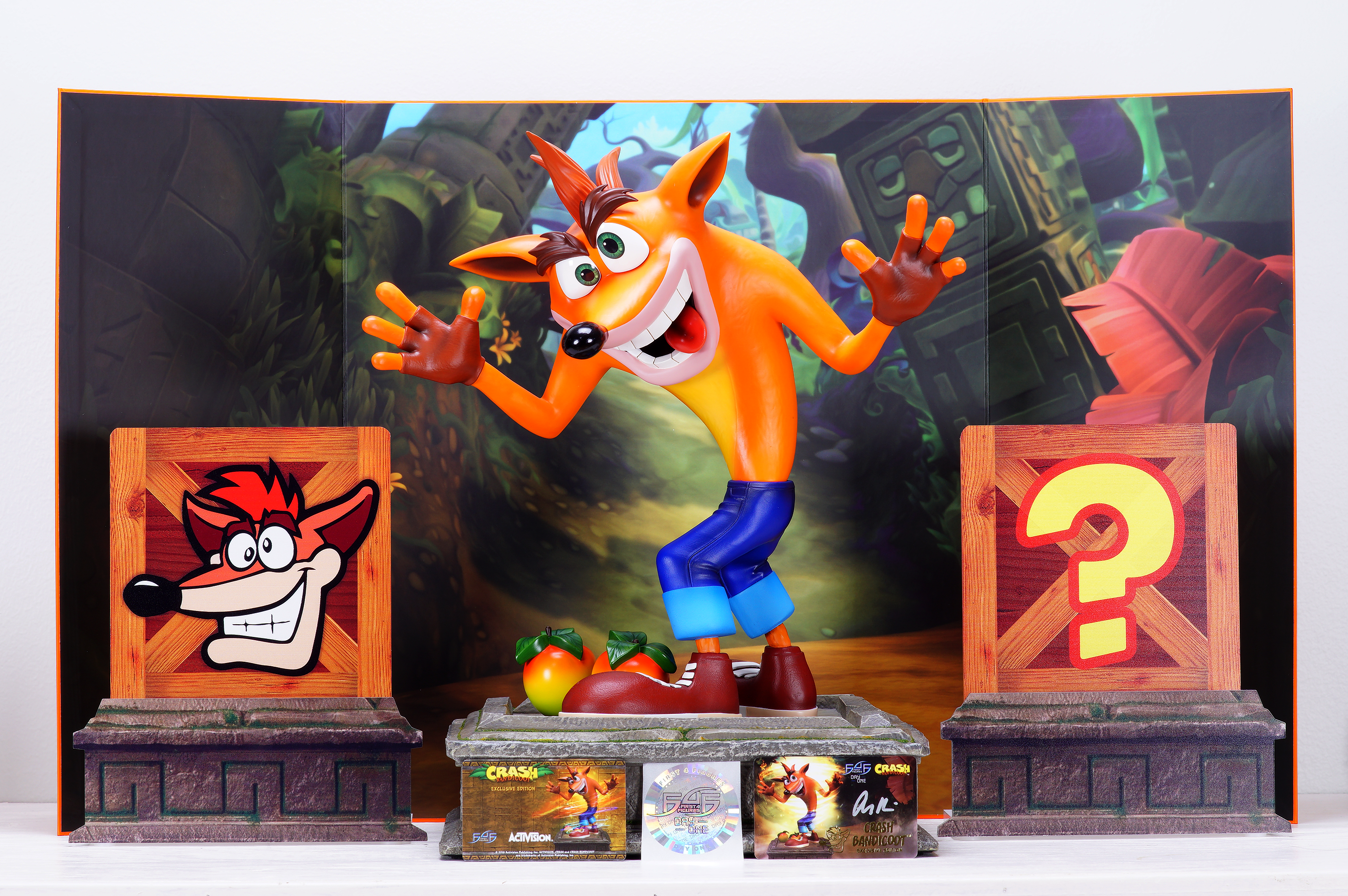 Crash bandicoot statue 2024 first 4 figures