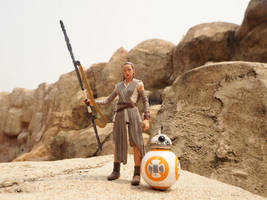 Rey and BB-8 on the Jakku Wastelands