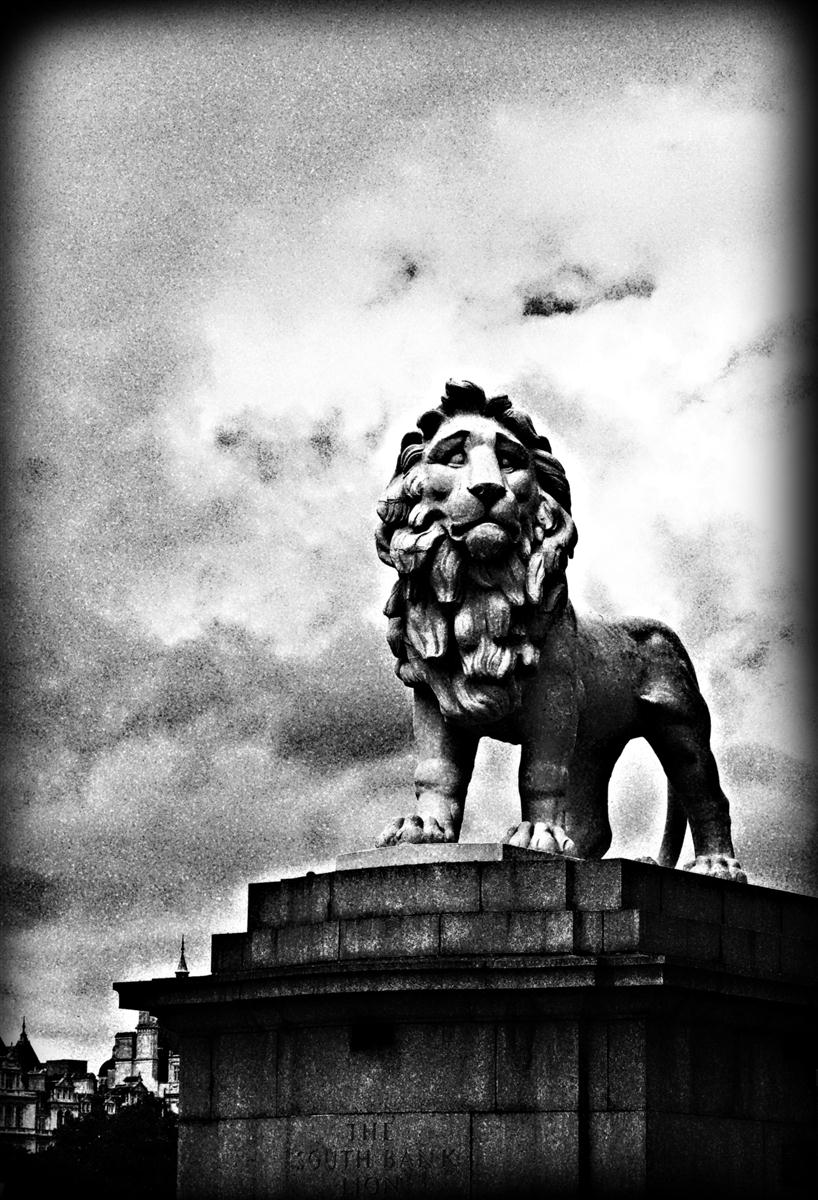 south bank lion