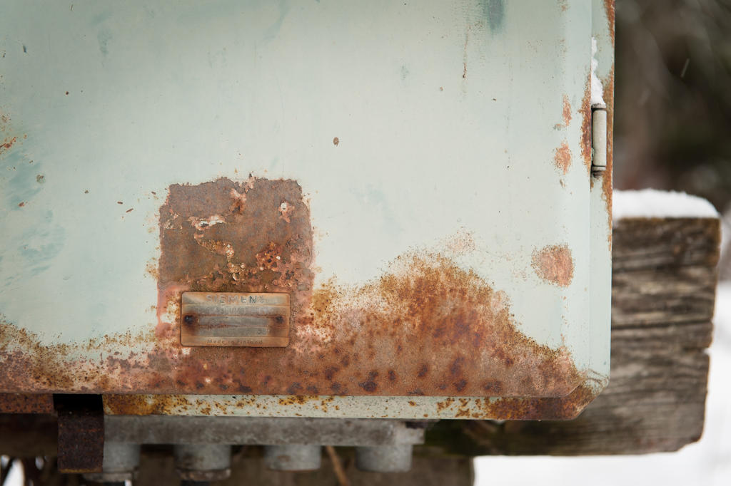 Rusty Box by valkeeja on DeviantArt