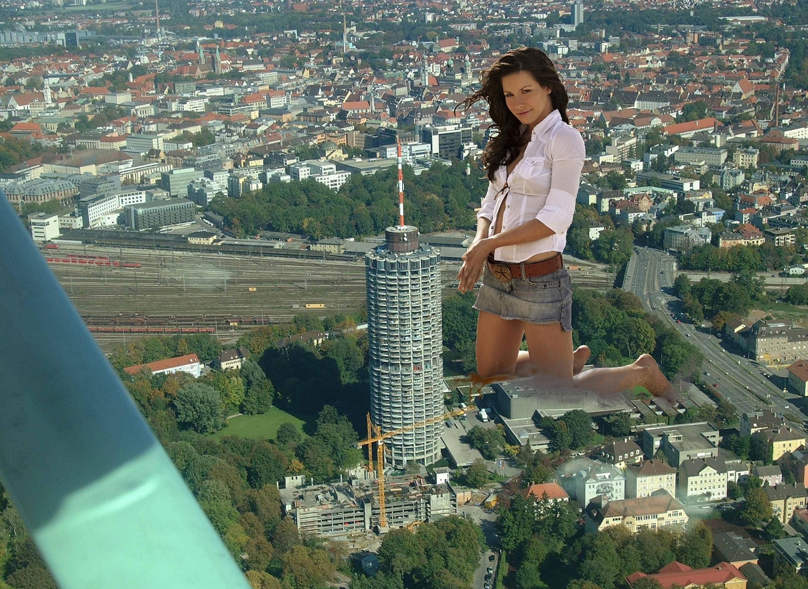 Giantess Evangeline Lilly