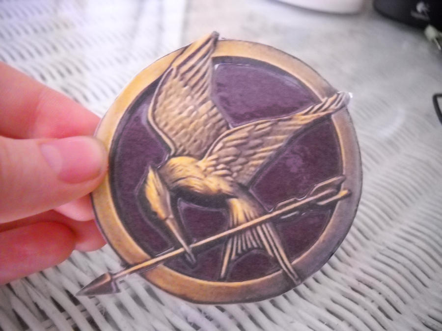 Mockingjoy Pin Hunger games mockingjay pin by owls1999 on DeviantArt