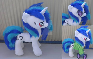 Dj pony / vinyl scratch plush with hoodie/goggles