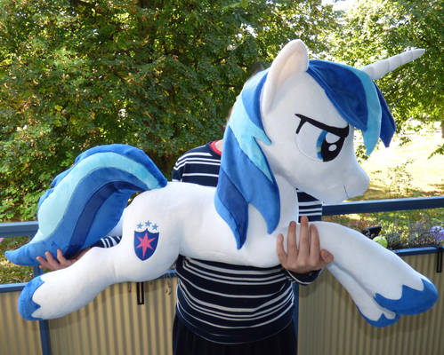 Lifesize Shining armor comission