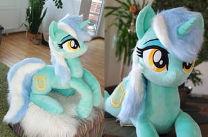 Lyra cuddle size plushie 90cm faux fur