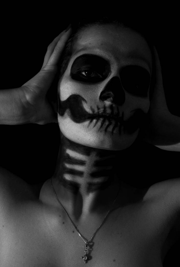 Skull Makeup by LotsOfLowe