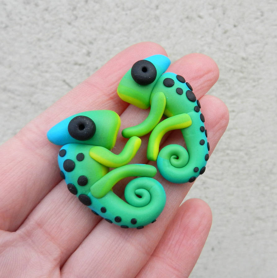 Chameleon-shaped spotted green earrings by Twiggynkaa