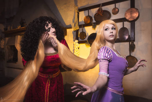 Disney Tangled - Rapunzel and Mother Gothel