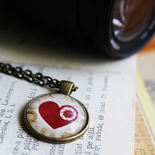 :  Camera Aperture Heart necklace :