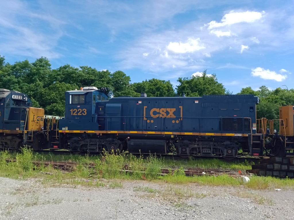 CSX 1223 MP15T Switcher Trailing by cnichting08 on DeviantArt