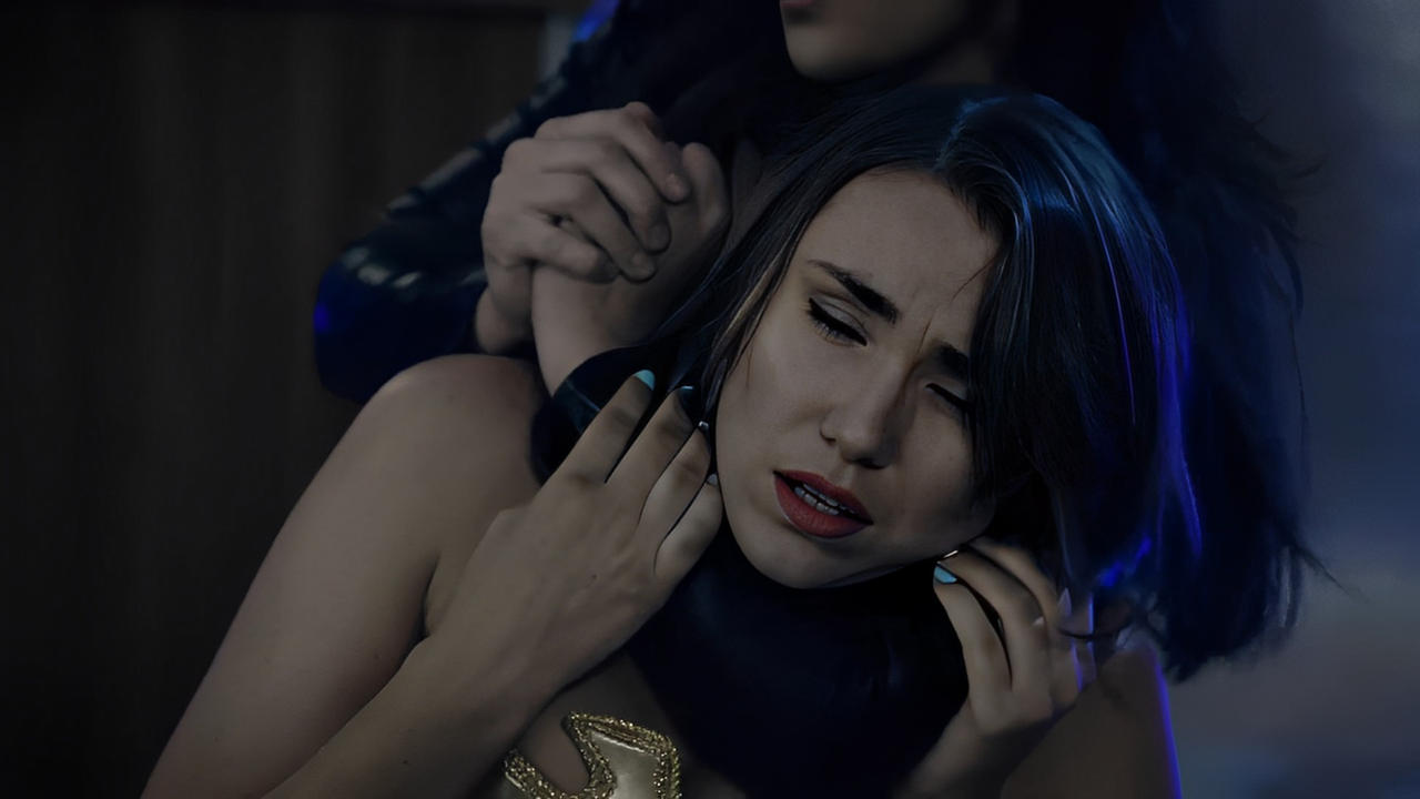 Wonder Woman Is Strangled By Heroinehelplesslover On DeviantArt wonder-woman-is-strangled-by-heroinehelplesslover-on-deviantart