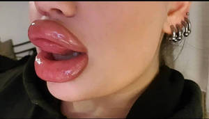 locking the glossy lips