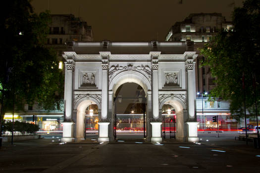 Marble Arch at night