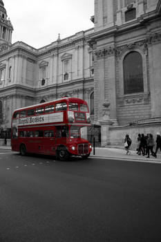 London Bus St. Pauls