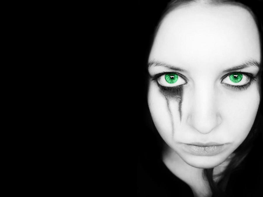 Dark eyed перевод. Gothic face. Dark Green Eyes Gothic girl.