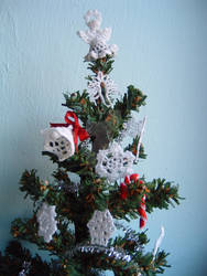 1:12th scale crochet Christmas decorations on tree