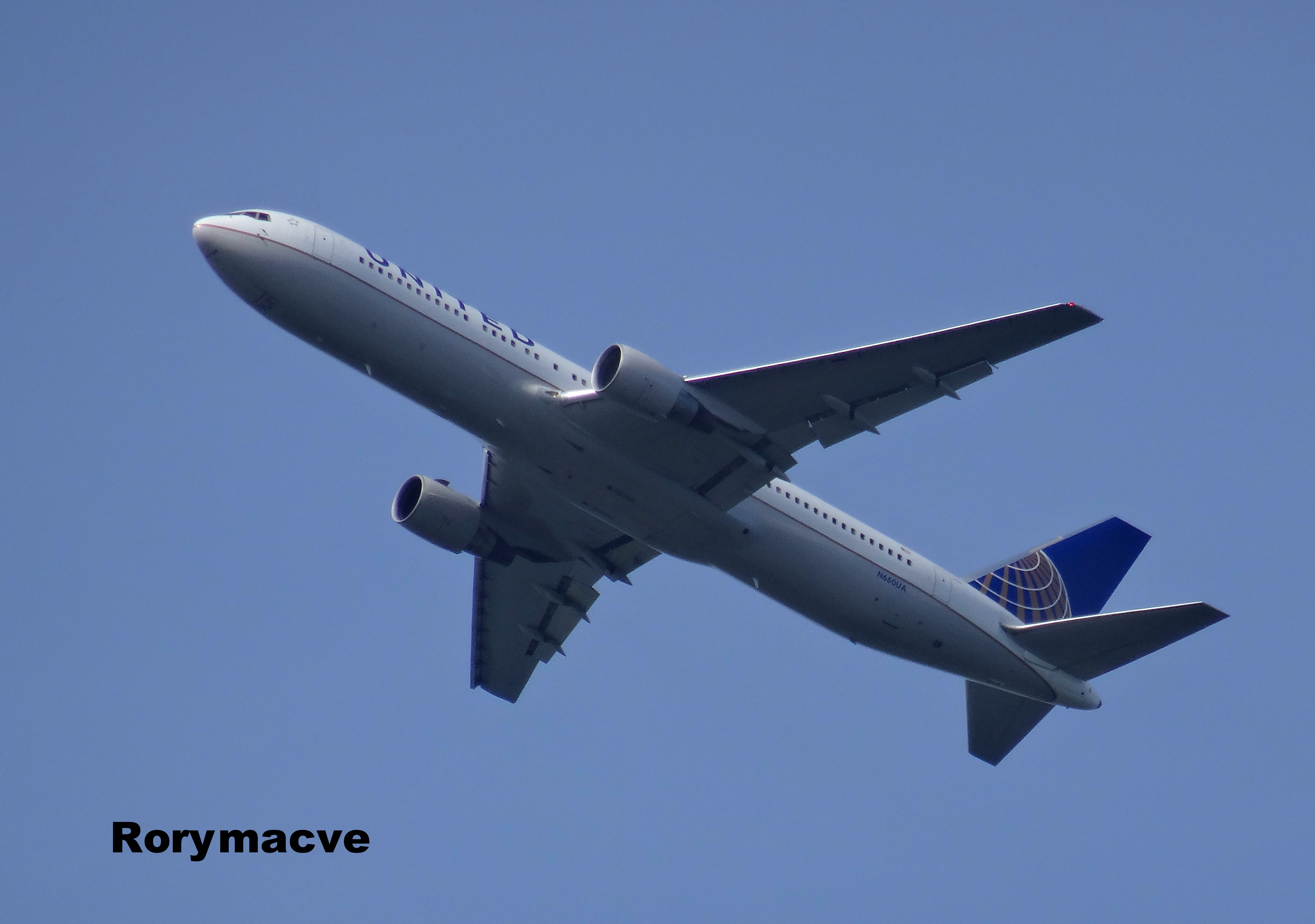 United Airlines Boeing 767-322(ER) N660UA