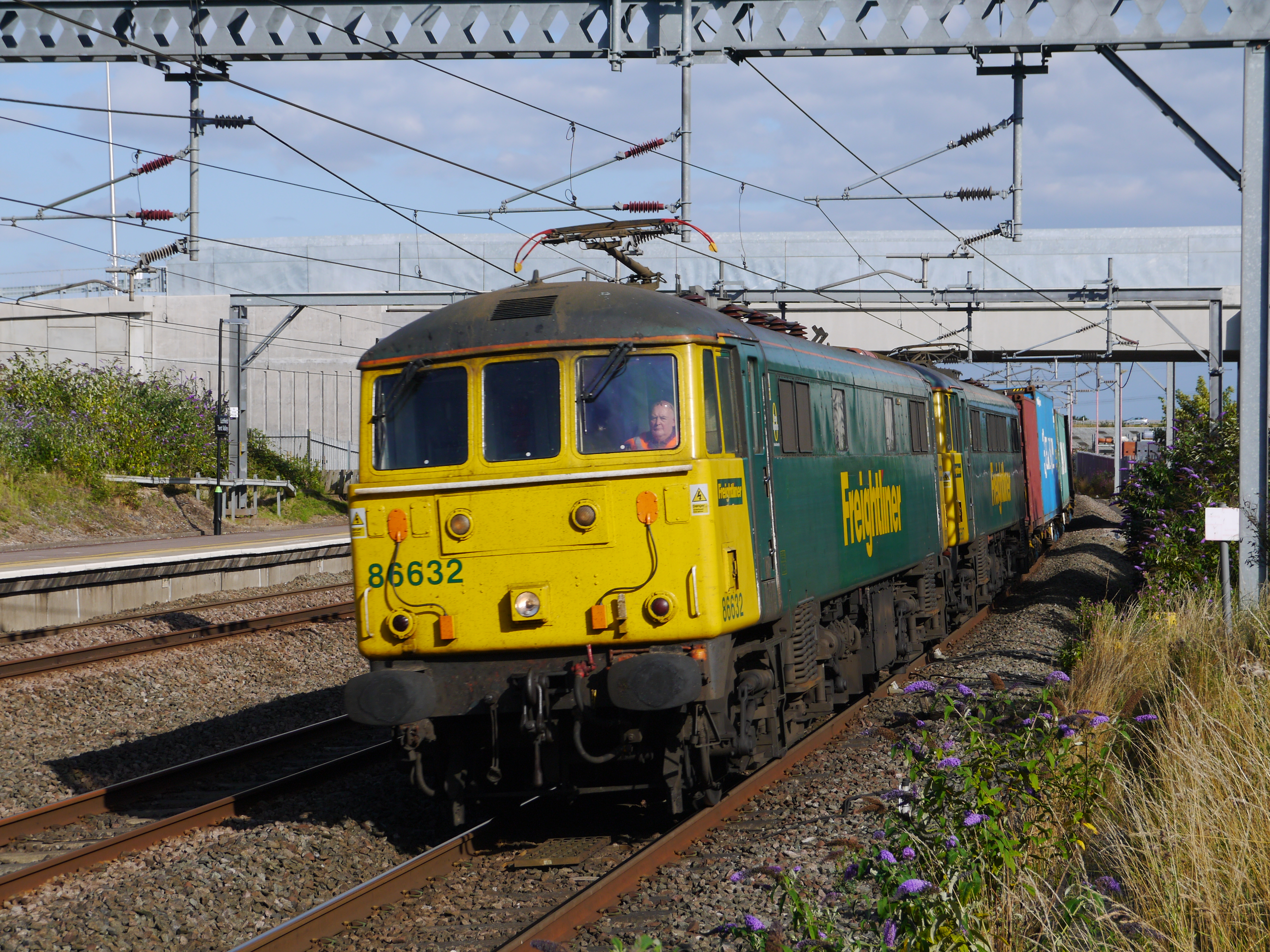 Freightliner 86632 at Lichfield Trent Valley