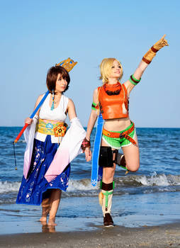 Yuna and Rikku cosplay