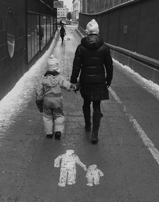Hand in hand by Ludde08