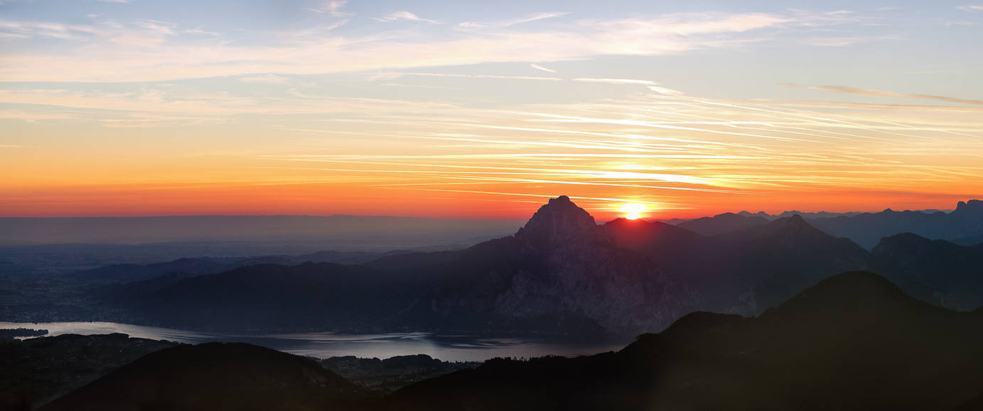 Traunstein @ sunrise. by 8moments