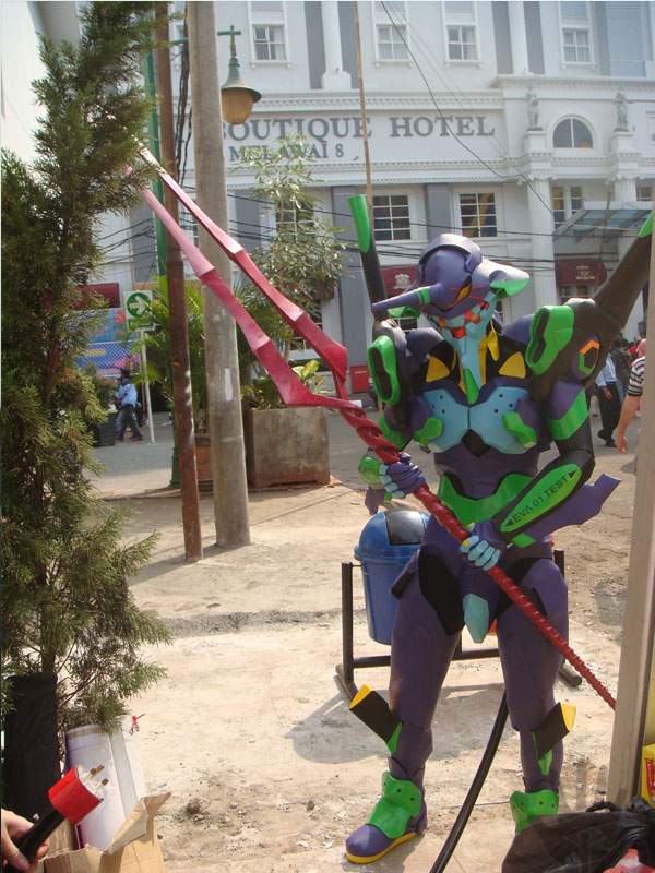 Cosplay EVA-01 with Longinus