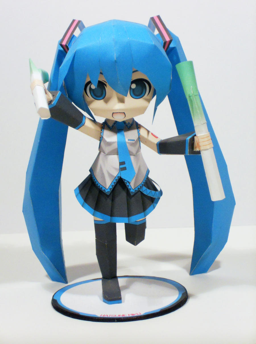 Miku with Leaks Papercraft